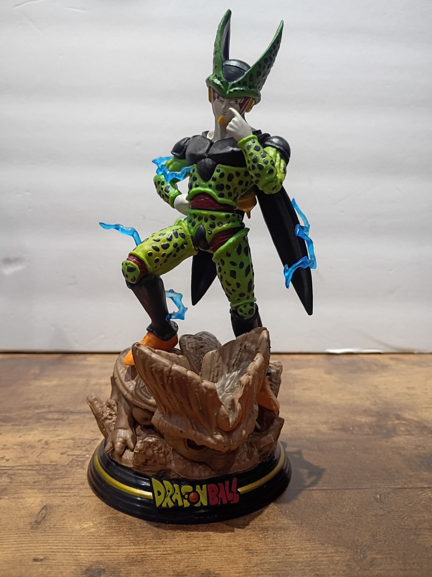 Dragón Ball Z Cell Figure Light Up
