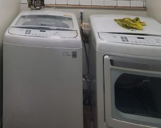 Laundry Machine Set