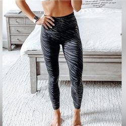 🍋 LULULEMON 🍋  Align  25"   Size 6