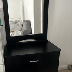 dresser With Mirror 