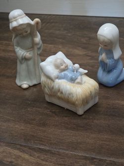 Nativity set mini porcelain