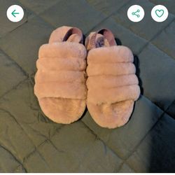UGG girls Slippers-size4