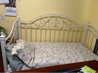 White Day bed