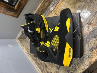Jordan 4 Yellow Thunder