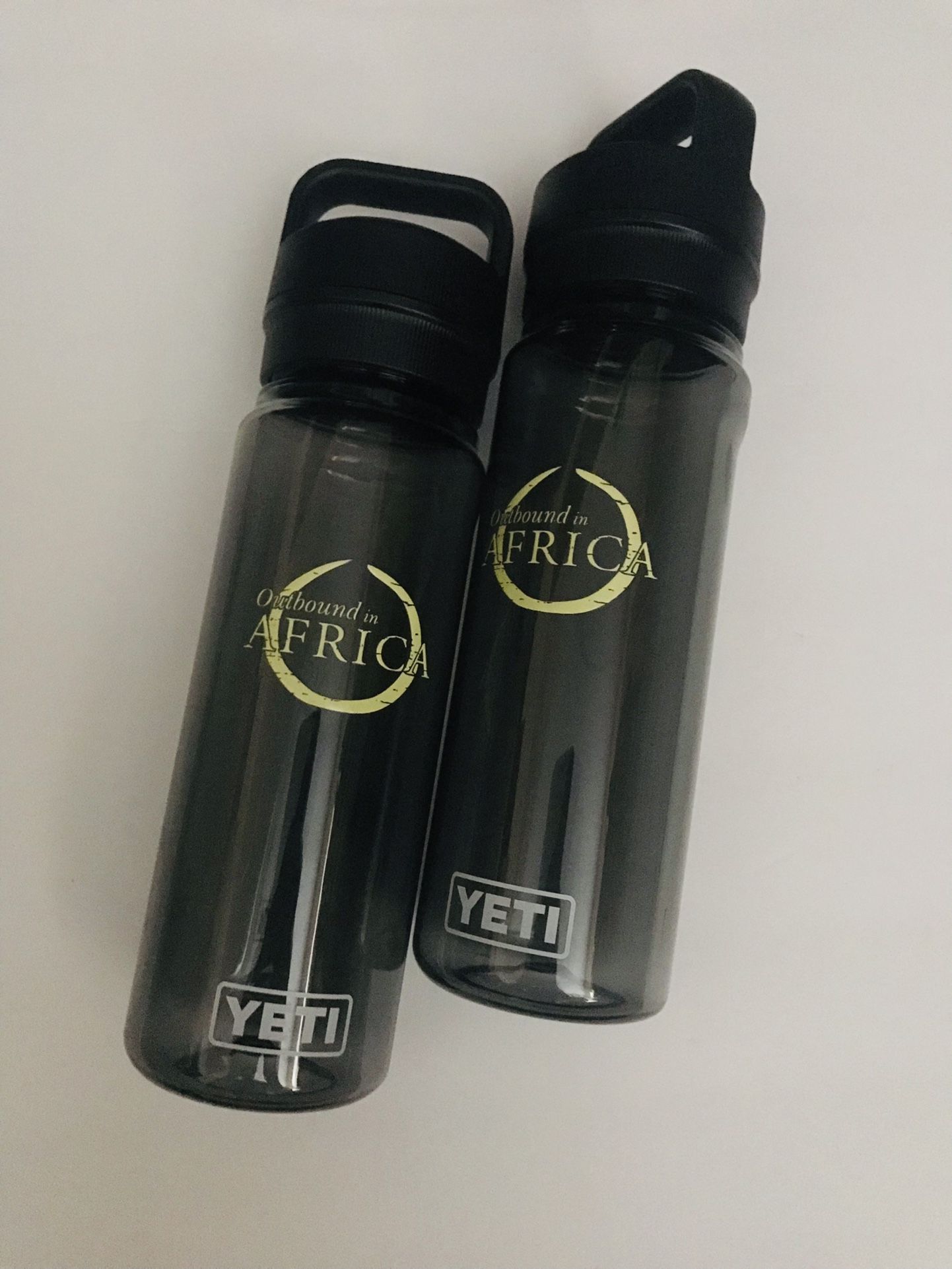 YETI Yonder Water Bottle w/ Chug Cap 750 mL / 25 oz Charcoal