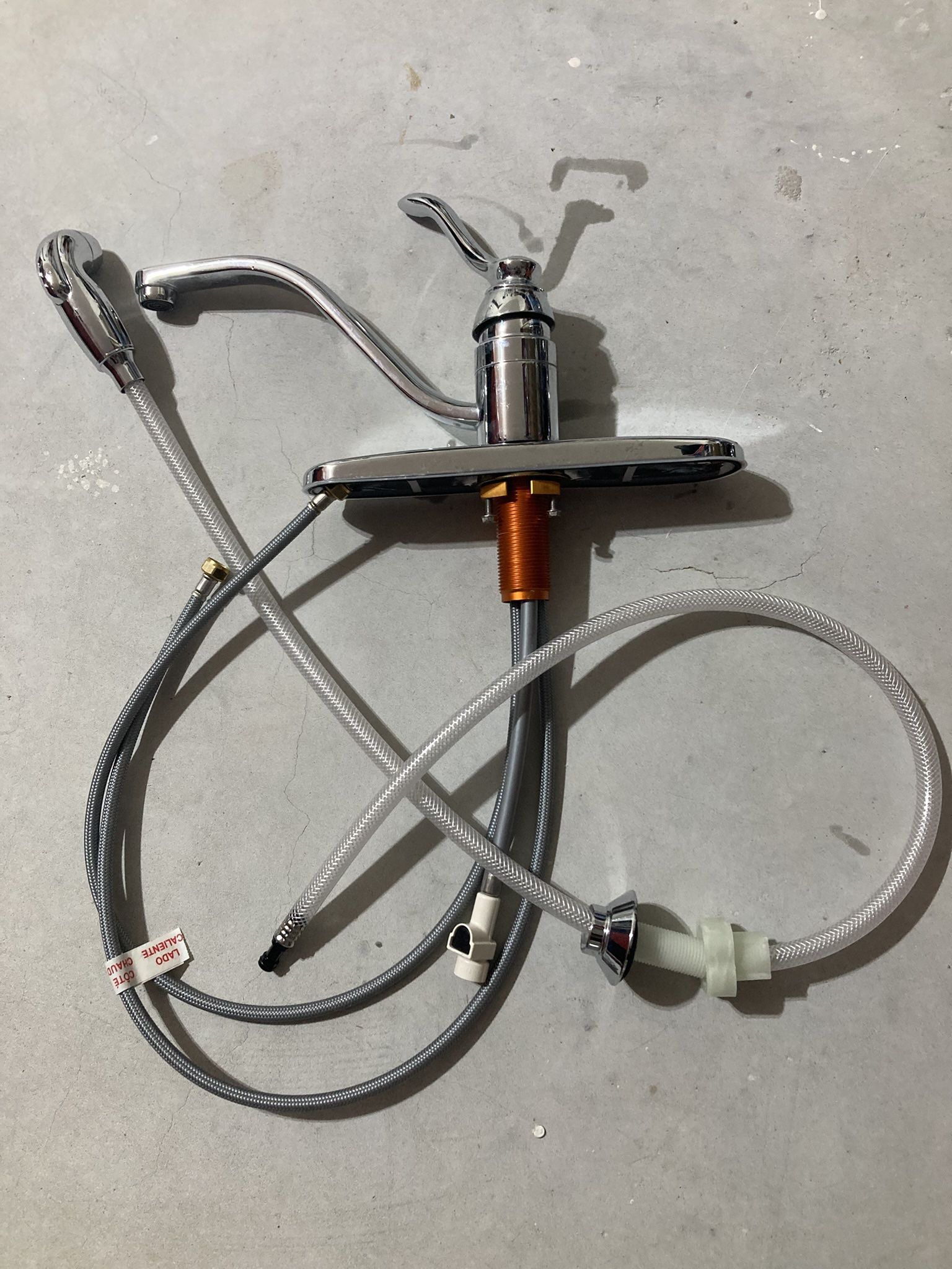 MOEN Kitchen Faucet With Sprayer