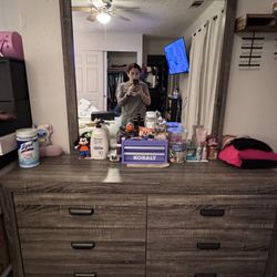 Used - Queen sized bedroom set