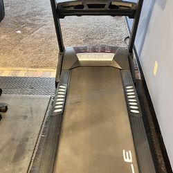 SOLE F63 Treadmill
