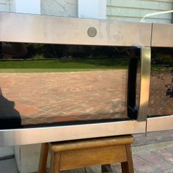 G.E. Appliances Household Microwave Oven