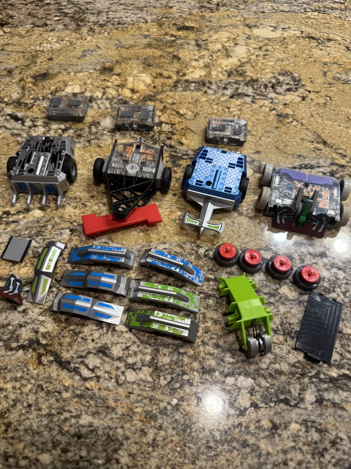 HEXBUG Battle Bots robot vehicles parts Lot See All Pics And Description