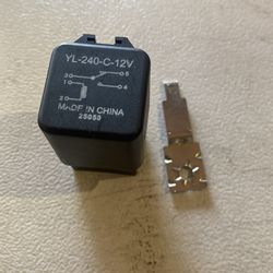 Duralast relay for fuel pump or headlight.