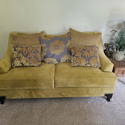 Sofa, 2 Chairs And End Table