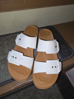 Crocs Brooklyn Buckle Low Wedge-new size 8