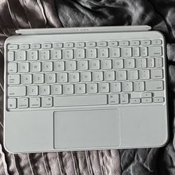 iPad 2022 10th Gen Folio keyboard/case