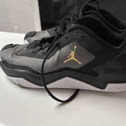 Men’s new basketball shoes 11.5