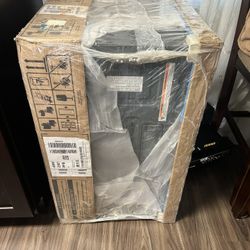 BRAND NEW STILL PACKAGED MICROWAVE 