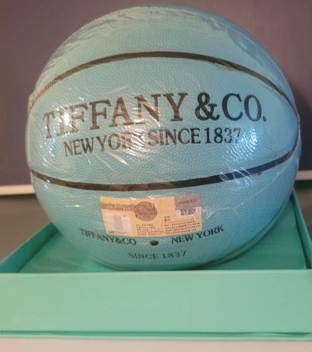 🔥 Limited Edition Tiffany & Co. Basketball 🔥