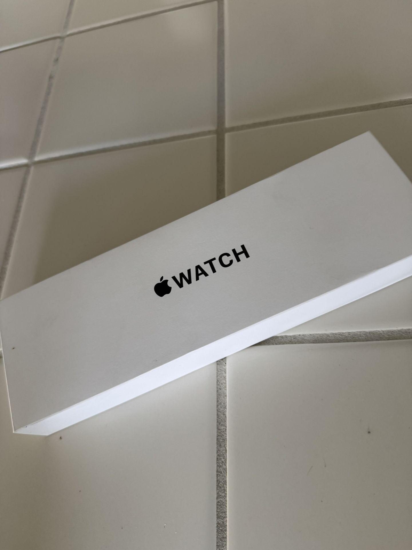 Apple Watch SE 2nd Gen! 40mm, GPS, Brand New Sealed! Newest Model!! Starlight Color With Sport Band!!!