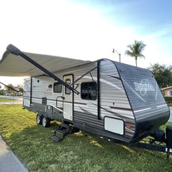 2019’ Pioneer 28FT Travel Trailer! Sleep 10! With Slide Out 