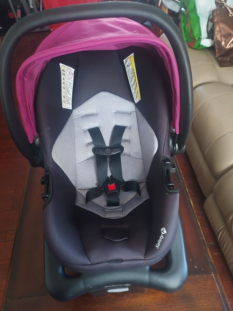 Safety 1 St Car Seat, Comes With base.