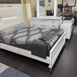 Queen Bed Room Set( Queen Bed Frame, Dresser, Mirror, 