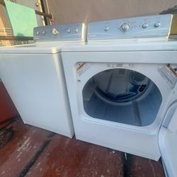 Washer And Dryer / Lavadora Y Secadora 