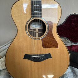 Taylor Acoustic Guitar 812e