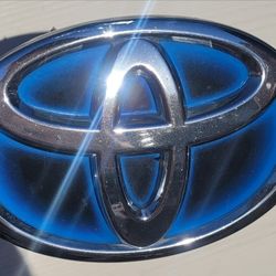 10-13 Front Bumper Prius Emblem