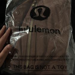 Lululemon Zip UPS 