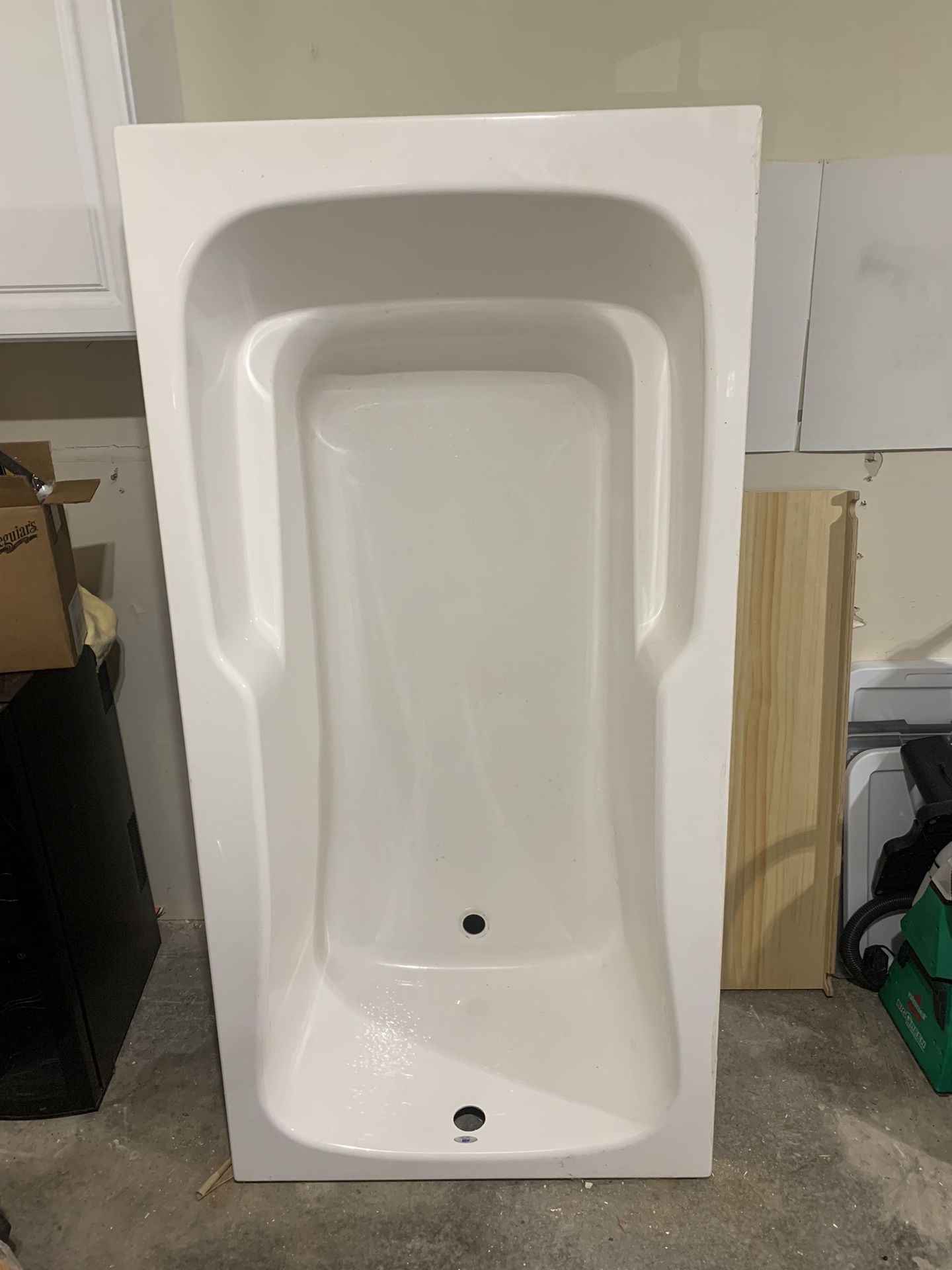 AKER by MAAX Soaking Tub