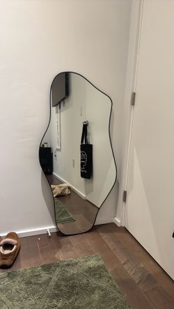 Irregular shaped mirror