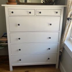 Hemnes 3-Drawer White Dresser | 43% Off | Kaiyo