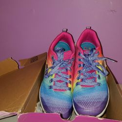 Sketchers Girls. Size(6)