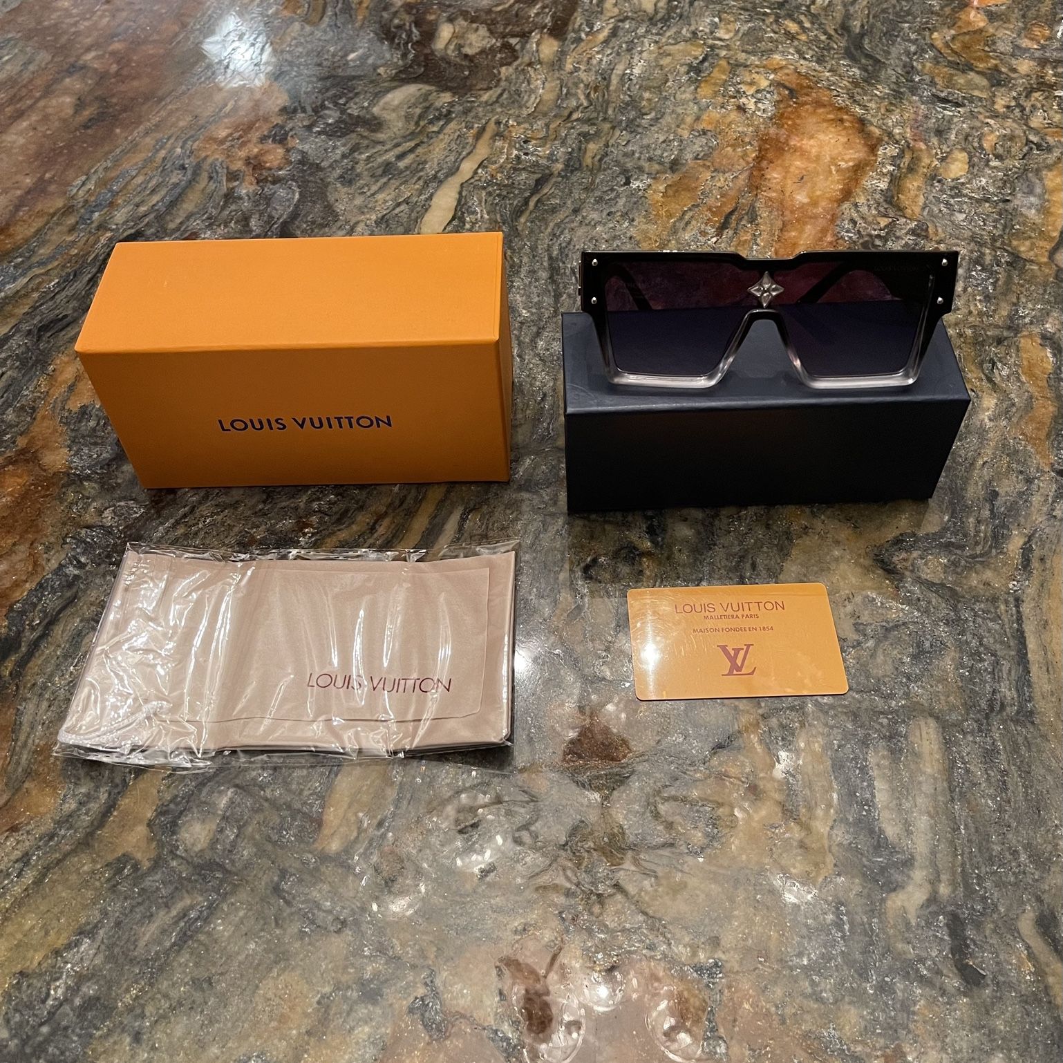 Louie Vuitton Cyclone Sunglasses for Sale in Bakersfield, CA - OfferUp