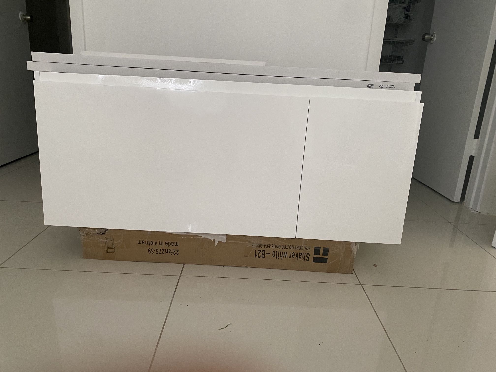White High Gloss vanity