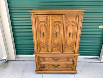 Vintage Thomasville Mediterranean Style Gentleman's Chest