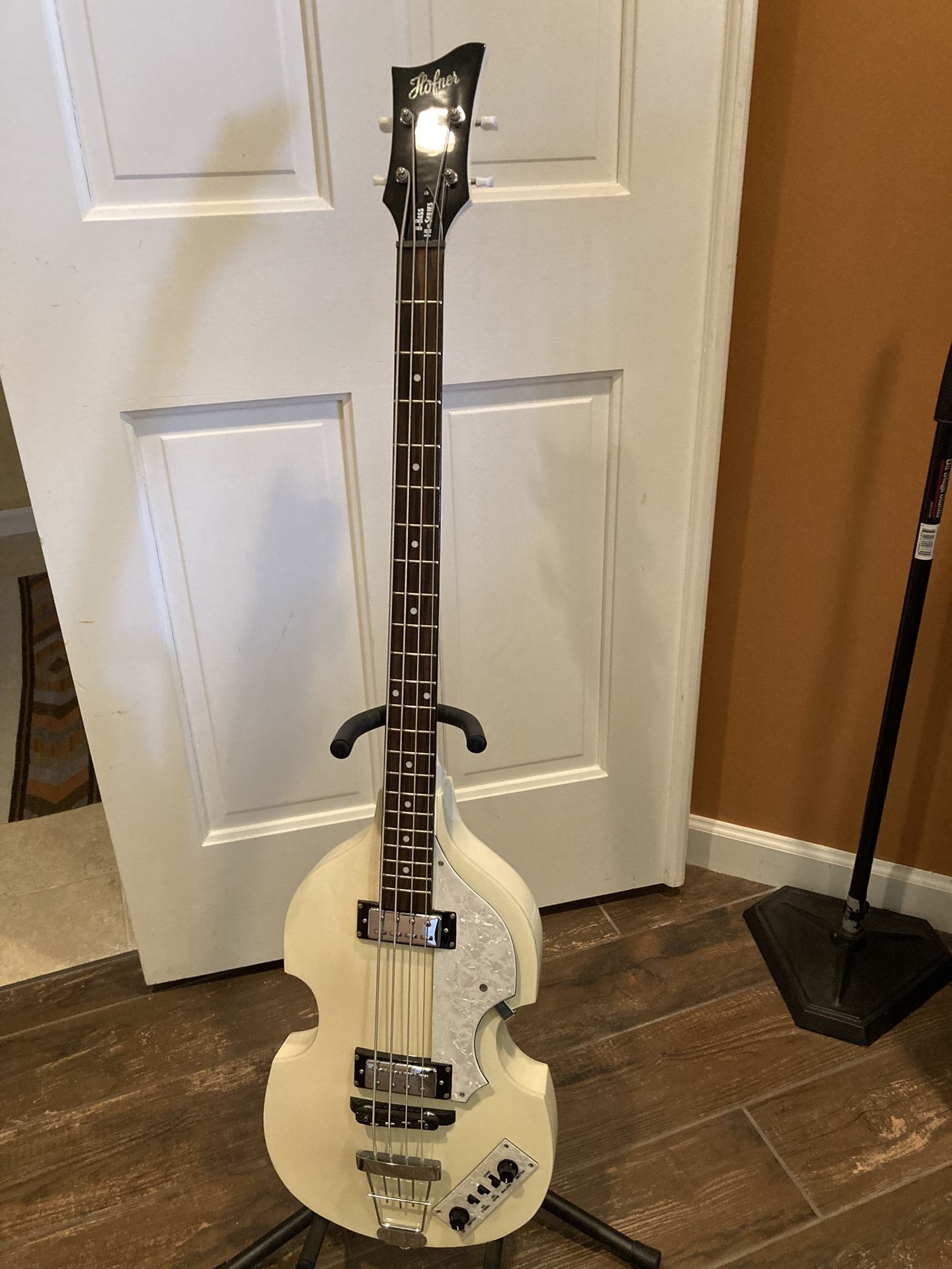 Bass Guitar - Hofner Ignition