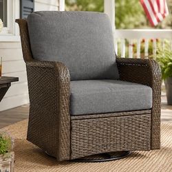 29.5 Inch Outdoor Swivel Wicker Chair with Thicked Gray Cushions and Iron Frame