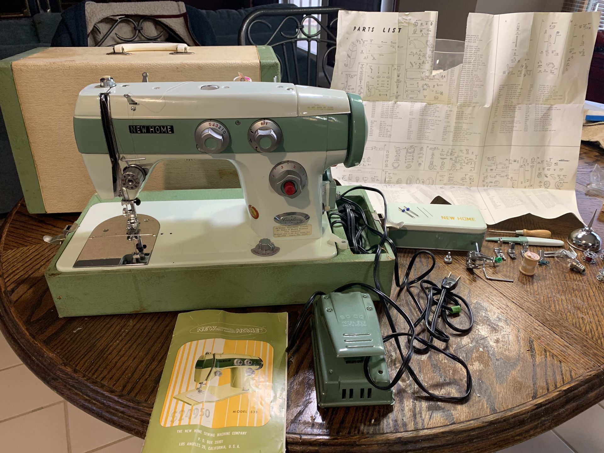 Vintage Janome New Home Simplicity DE Luxe Model 533 Sewing Machine w/ Accessories Box