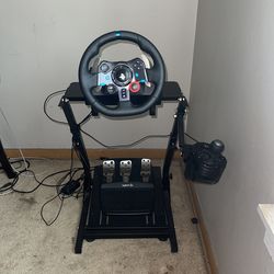 Logitech G29 Driving Force Racing Wheel and Floor Pedals