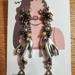 SILVERTONE HANDS EARRINGS 