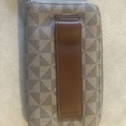 Beige Wallet with Tan Back Handle - Smartphone Slot 