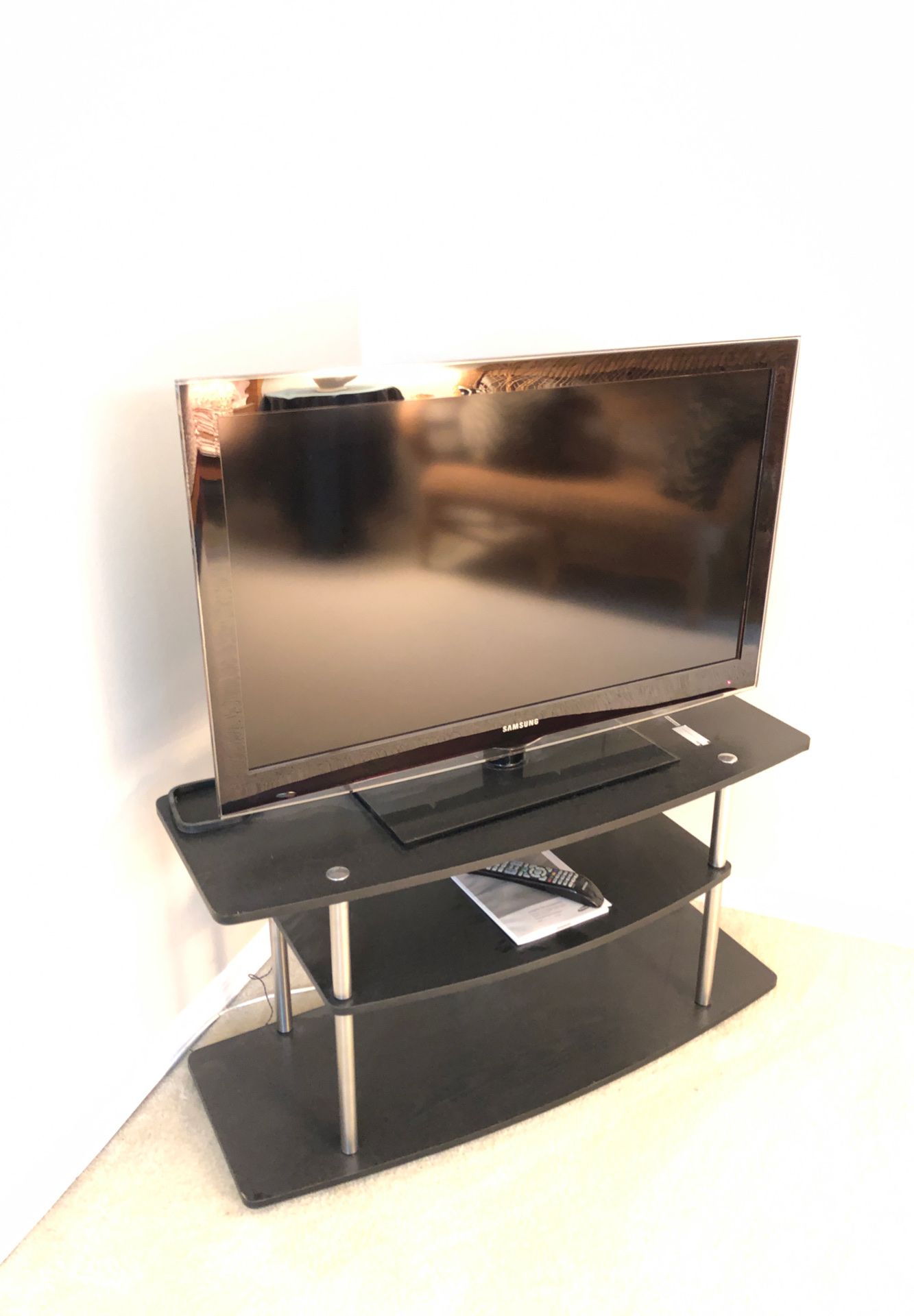 45 inch Samsung TV with stand !