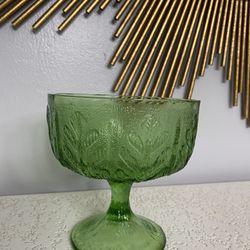 Vintage green glass bowl from 1978 marked on bottom
