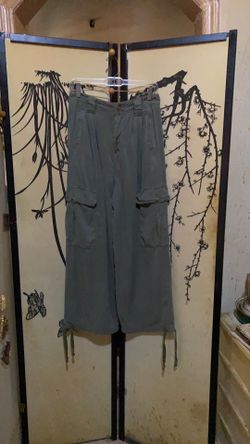 American Eagle Women’s Green Wide Leg Cargo Pants W/Drawstrings