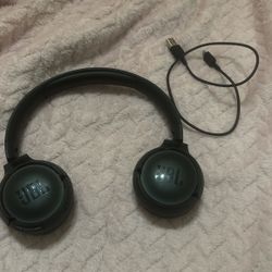 JBL Tune 510BT - Bluetooth headphones with up to 40 hours battery, microphone for call, foldable and comfortable, Android and iOs compatible (Black)