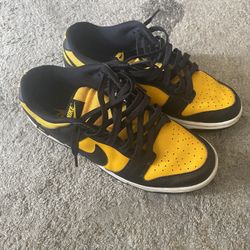 Nike Black And Yellow 