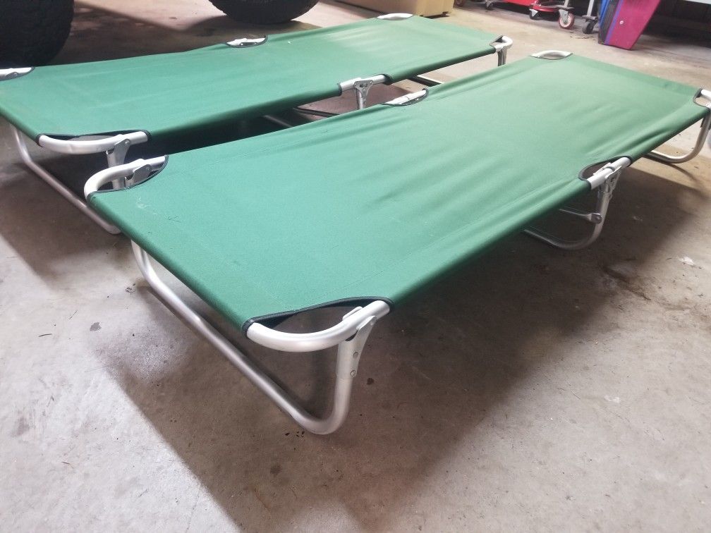 2 Coleman Cots