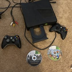 Xbox 360 Console with Games 3 controllers all cords