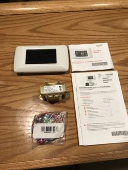 Goodman Comfortnet Control Systems & Communicating Thermostat CTK04AA Like New